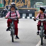 Setop Motoran! Siswa Di Imbau Jalan Kaki-Naik Sepeda Ke Sekolah Untuk Efisiensi Energi