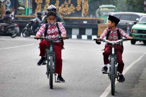 Setop Motoran! Siswa Di Imbau Jalan Kaki-Naik Sepeda Ke Sekolah Untuk Efisiensi Energi