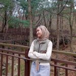 Xaviera Putri Tampil Stylish Hiking Di Sagajeong Park, Seoul!