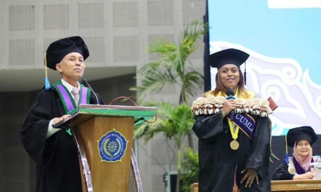 Wisudawati Asal Fiji Kenalkan Pakaian Tradisional Di Momen Wisuda UMS