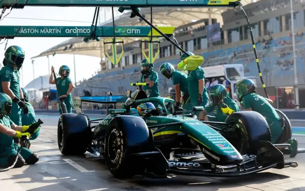 Aston Martin AMR26 Mengaum Pertama Kali, Fans F1 Antusias