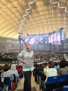 Luna Maya Di Jepang: Potret Ceria Saat Nonton Konser BTS!