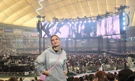 Luna Maya Di Jepang: Potret Ceria Saat Nonton Konser BTS!