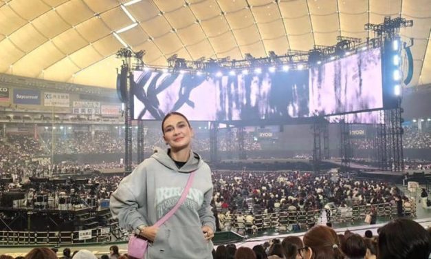 Luna Maya Di Jepang: Potret Ceria Saat Nonton Konser BTS!