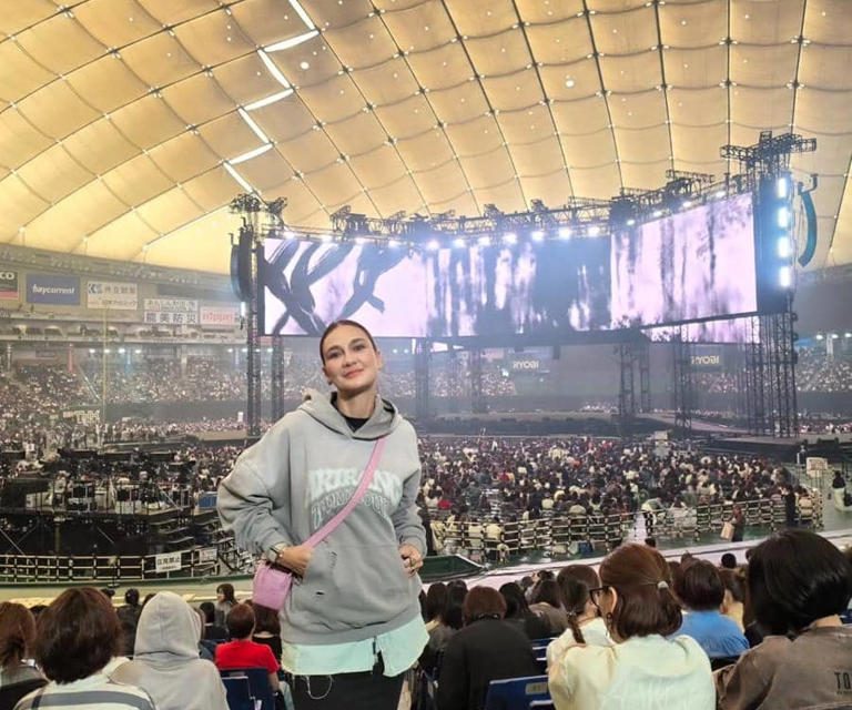 Luna Maya Di Jepang: Potret Ceria Saat Nonton Konser BTS!