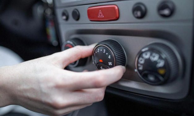 Sering Dilakukan! Bahaya Mematikan AC Mobil Saat Baru Parkir