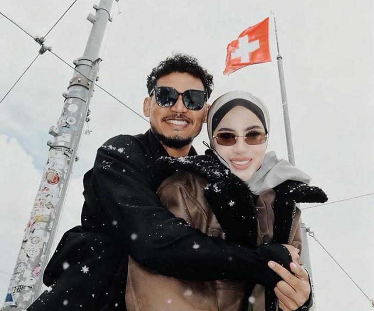 Dingin Tapi Hangat! Emy Aghnia & Suami Liburan Mesra Di Swiss