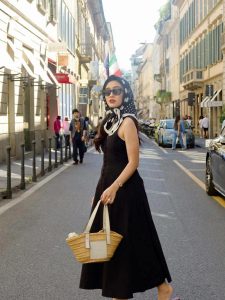 Gaya Jadul Mewah! Febby Rastanty Tampil Stunning Di Italia