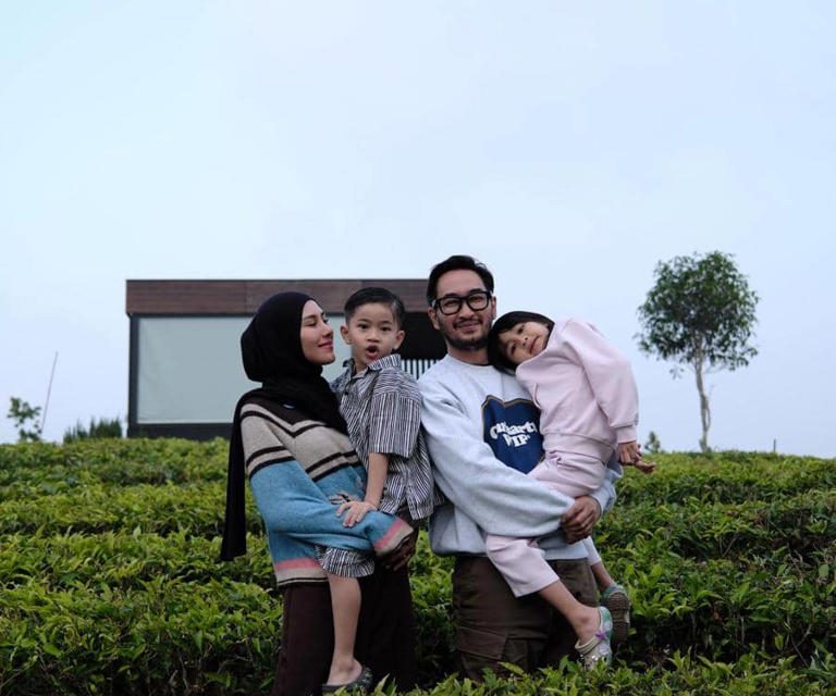 Momen Hangat Sederhana, Liburan Keluarga Syahnaz Sadiqah