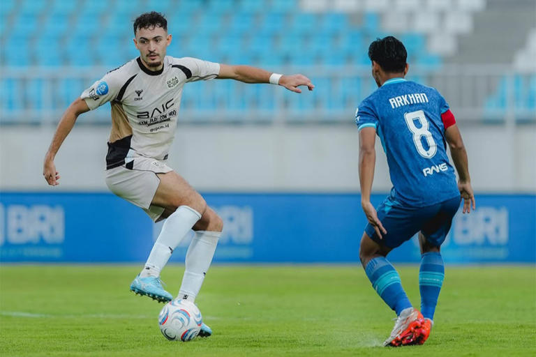 Arema FC Bikin Kejutan! Empat Gol Hancurkan Rekor Dewa United